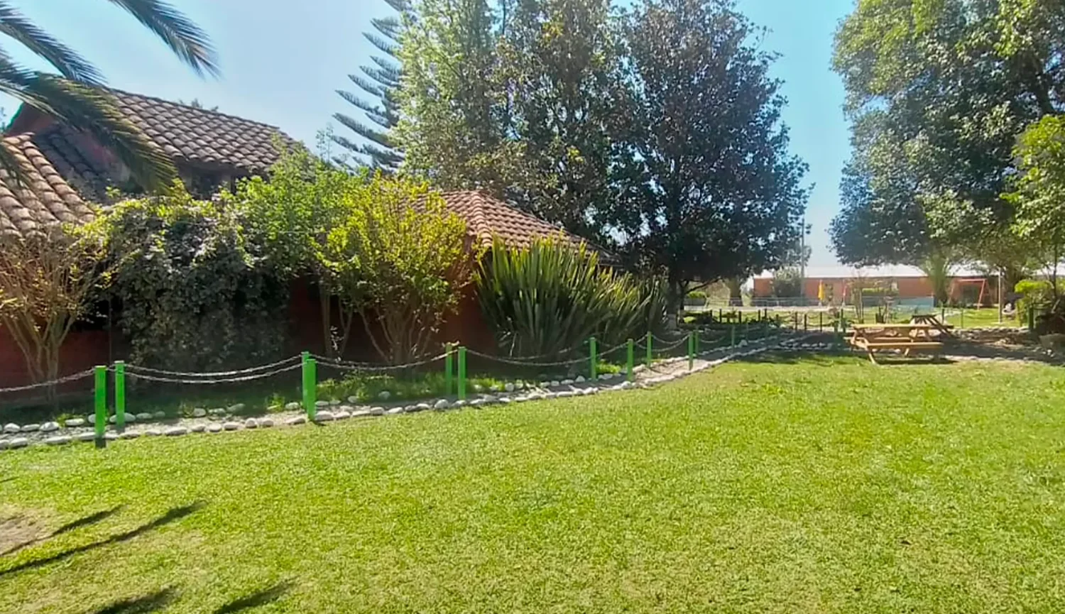 Jardín y exterior de Isla de Maipo
